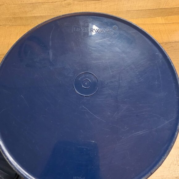 Vintage Tupperware Blue Large Storage Container With Lid - Picture 5 of 7